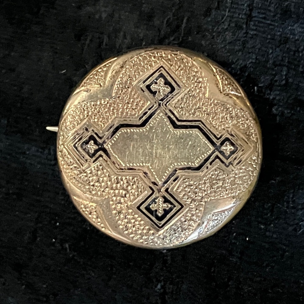 Antique Victorian Taille d'Epargne Engraved Round Brooch